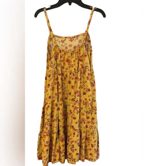 OLD NAVY NWT YELLOW FLORAL TIERED SWING DRESS WITH POCKETS SIZE MEDIUM - Picture 4 of 5